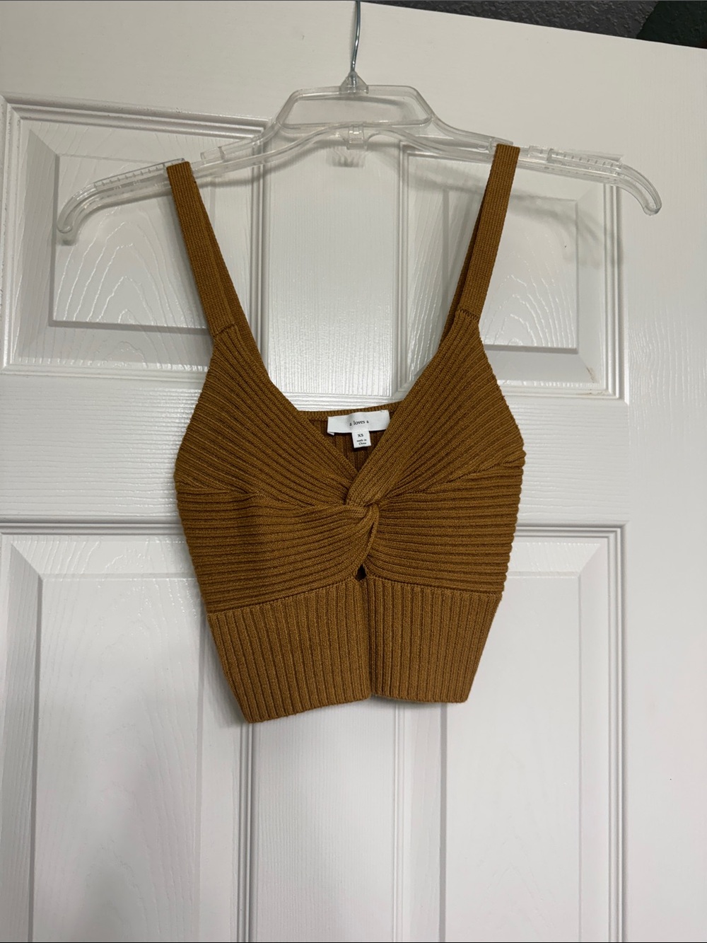 Twist-Front Ribbed Cropped Tank Top - Brown